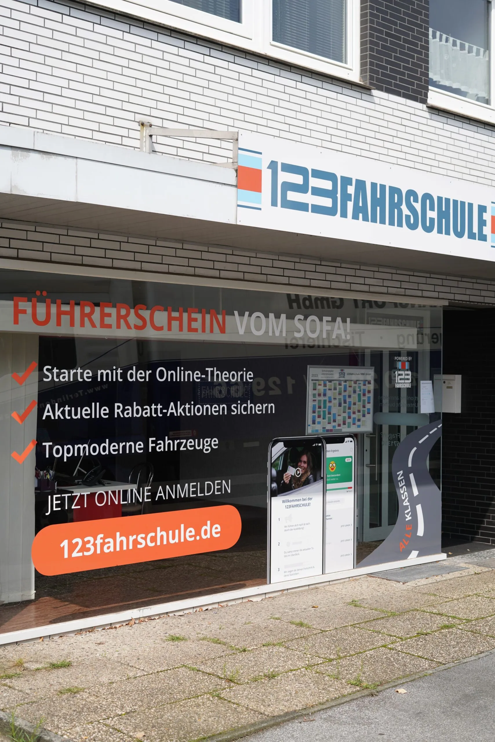 Eine Filiale der 123 Fahrschule von außen